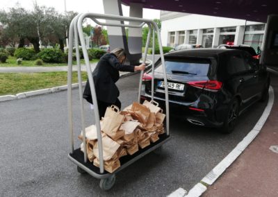 A l’occasion du premier jour de Ramadan, le vendredi 24 avril 2020, des petites douceurs furent offertes par Madame Nada Bakkali Hassani Consule Générale du Maroc à Orly